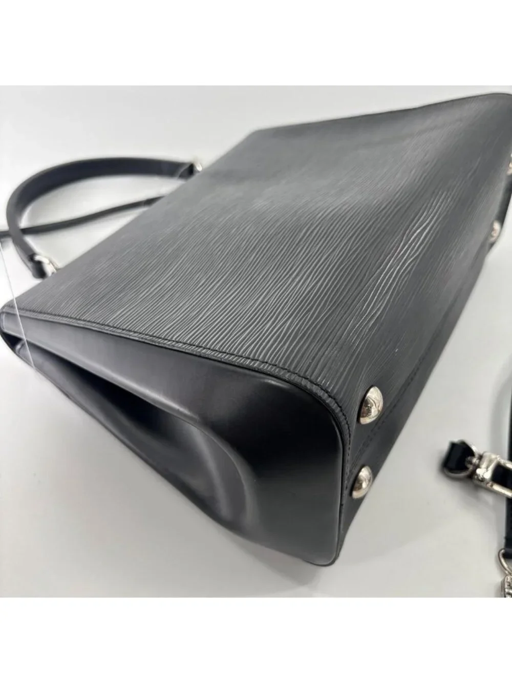 Louis Vuitton Epi Cluny MM Black Handbag
